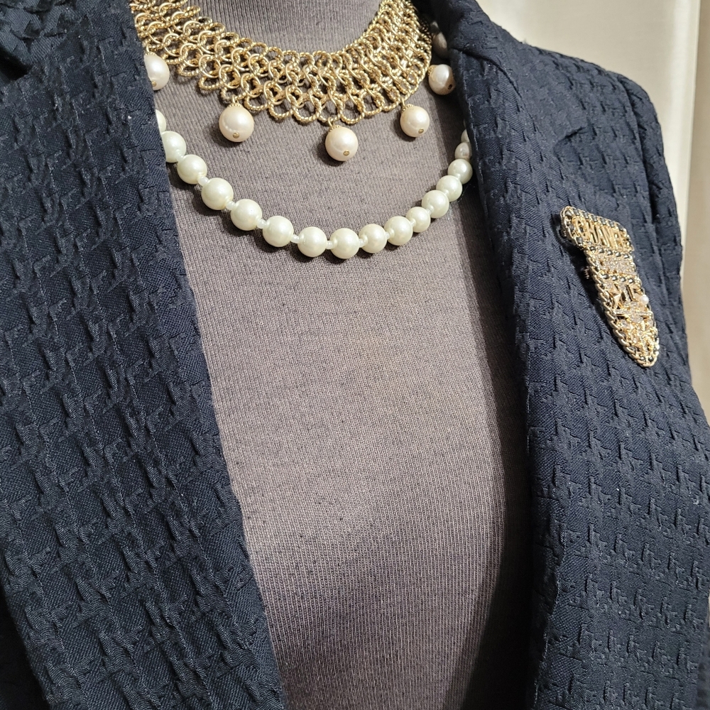 CHANEL Brooch /NEW - Picture 7 of 7